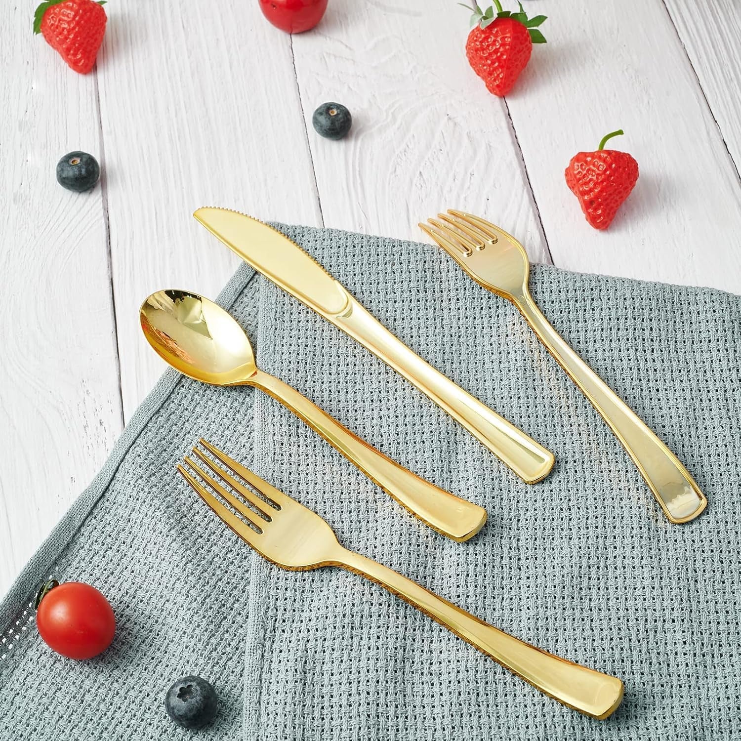 120 Pack Gold Plastic Cutlery Set, Including 40 Forks, 40 Knives, 40 Spoons, Reusable Heavy Duty Plastic Silverware Set for Christmas Weddings, Birthday, Parties, Dinners