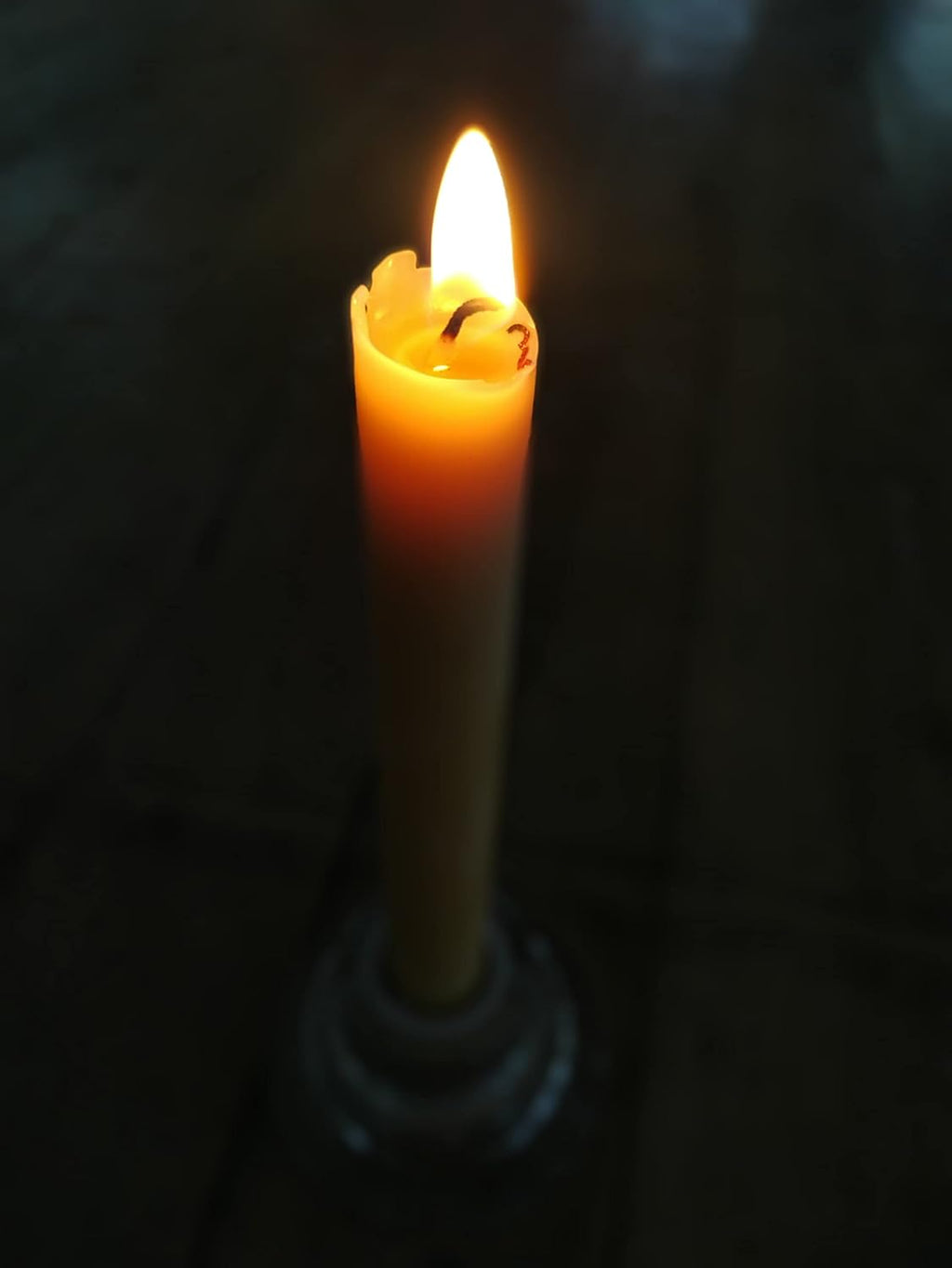 Beeswax Taper Candles 9'' (230 Mm), Bundle of 4 Pairs,Uk Handcrafted, over 10.5 Hours of Burn Time Each, Air-Purifying, and Dripless - Brighten Your Space!