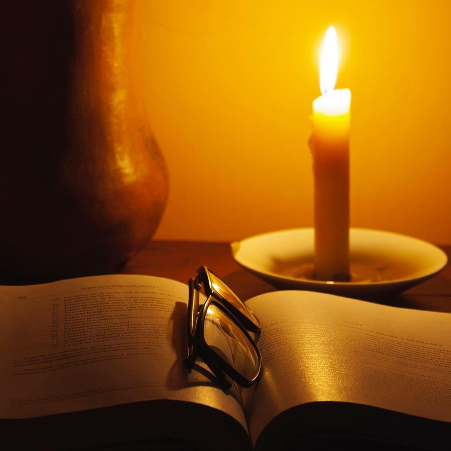 Beeswax Taper Candles 9'' (230 Mm), Bundle of 4 Pairs,Uk Handcrafted, over 10.5 Hours of Burn Time Each, Air-Purifying, and Dripless - Brighten Your Space!