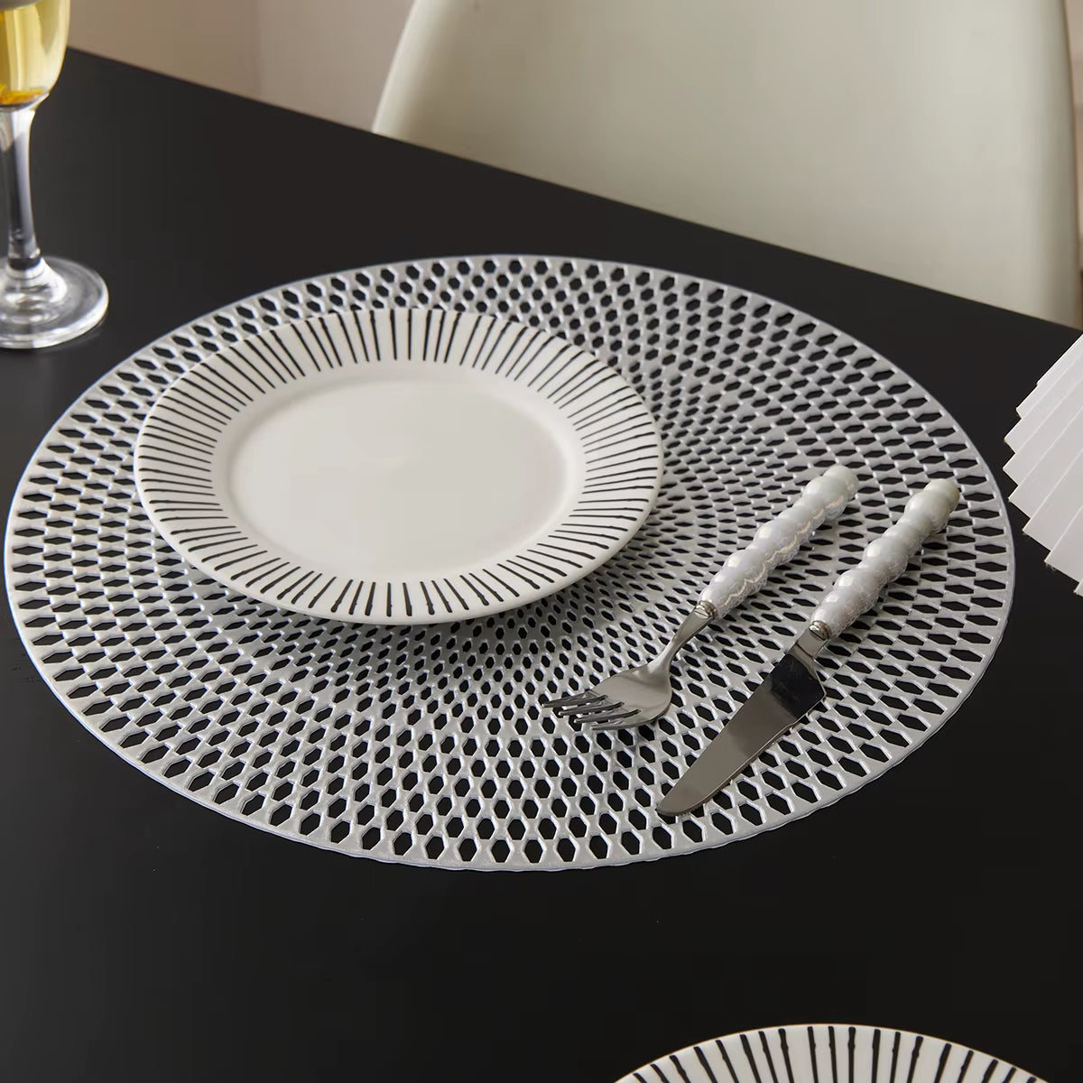 1/6Pcs Hot Sale Table Decor Hollow Out Metallic Gold Charger Plates Mats Vinyl Dinning Table Mats Luxury Placemats Christmas